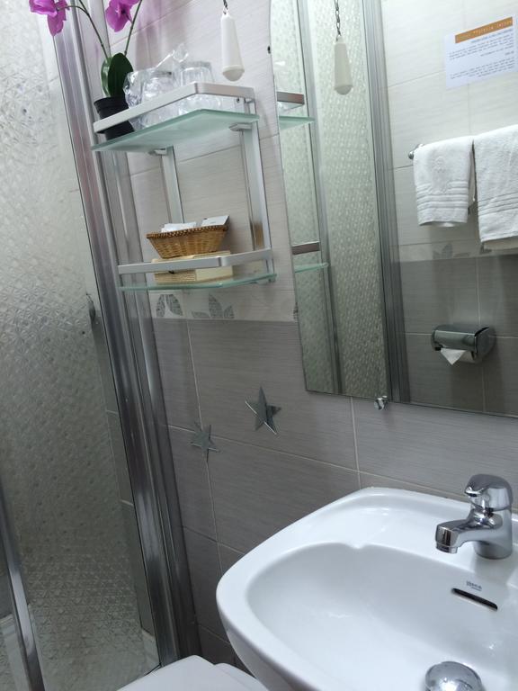Hostal Aliste Madrid Eksteriør billede